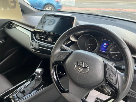 2017 Toyota C-HR - thumbnail 9