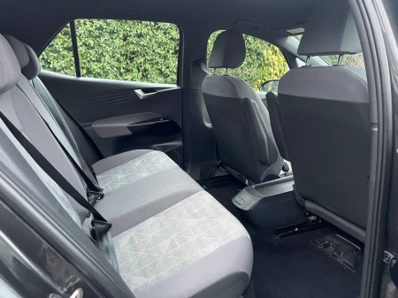 2023 Volkswagen ID.3 LIFE 58KWH // APPLE CARPLAY/ANDROID AUTO // PARKING SENSORS // DUAL ZONE CLIMATE CONTROL €20,950 thumbnail