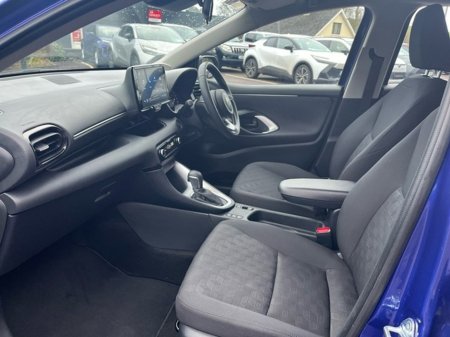 2024 Toyota Yaris FRESH SELECTION OF TRADE-INS YARIS HYBRID 1.5 LUNA €25,500 thumbnail