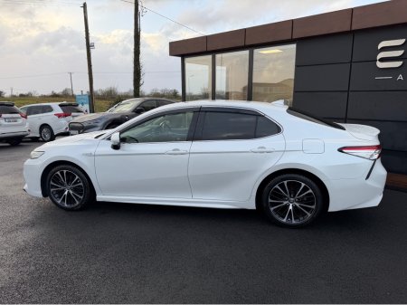 2020 Toyota Camry - view 4