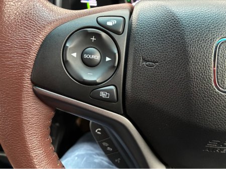 2017 Honda Fit 1.5i Petrol Hybrid L Automatic €13,500 thumbnail