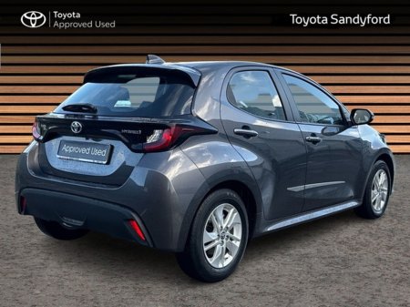 2023 Toyota Yaris HYBRID LUNA // REAR CAMERA // TOYOTA SAFETY SENSE // BLUETOOTH // AIR CON // FULL WARRANTY €23,945