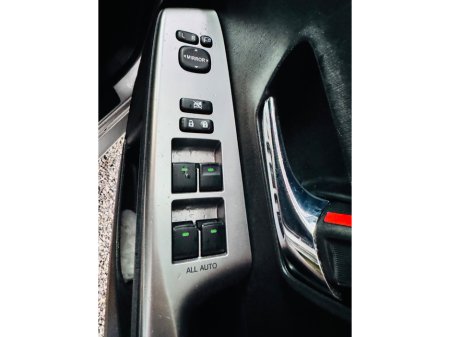 2020 Toyota Prius - thumbnail 6