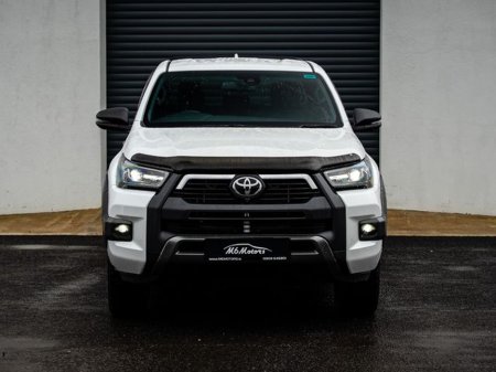 2024 Toyota Hilux - view 2