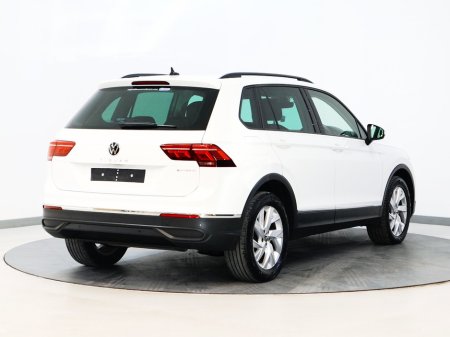 2022 Volkswagen Tiguan *3* LIFE TSI PHEV S-A DSG €32,800