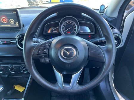 2016 Mazda Demio - thumbnail 4