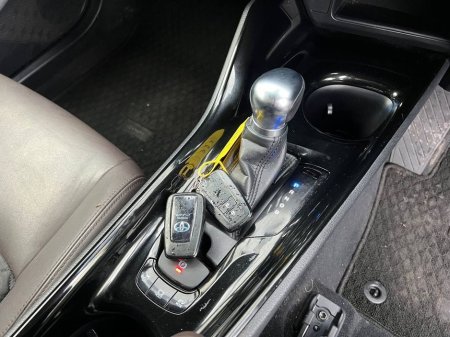 2018 Toyota C-HR G-LED EDITION 1.8 HYBRID // HEATED SEATS // DIAMOND CUT ALLOYS // ADAPTIVE CRUISE CONTROL €19,900 thumbnail