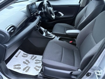 2023 Toyota Yaris 1.5 HYBRID LUNA 4DR AUTO €16,950 thumbnail