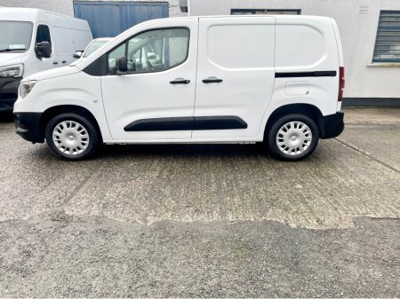 2022 Opel Combo L1H1 1.5 CDTI 100PS DIESEL 6SPEED MANUAL MY22 SWB €13,000 thumbnail