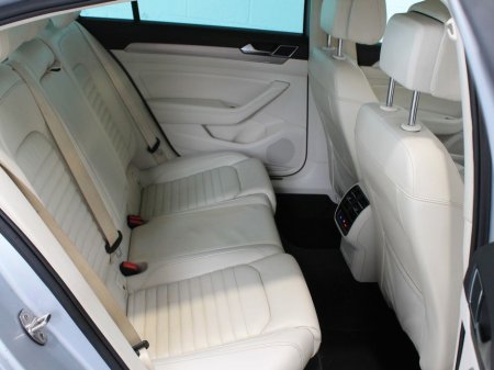 2018 Volkswagen Passat - thumbnail 13