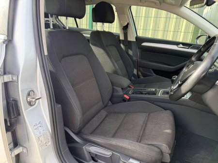 2015 Volkswagen Passat - thumbnail 11