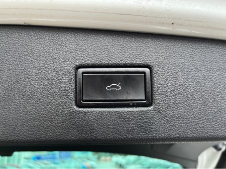 2020 Volkswagen Tiguan R-LINE AUTOMATIC 150HP 1.5 TSI //MASSIVE SPEC//FULL LEATHER//PANORAMIC GLASS ROOF//SAT NAV// €34,950 thumbnail