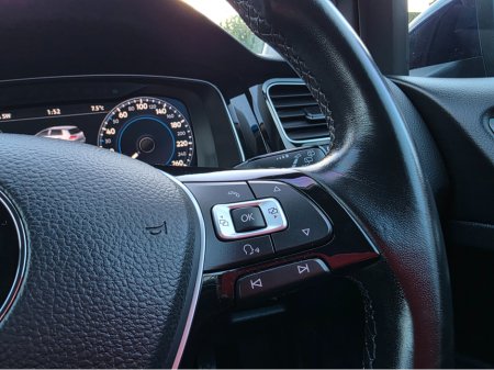 2017 Volkswagen Golf ( 172 REG LEATHER FULL LEATHER SEATS ELECTRIC MEMORY SEATS NAVI VIRTUAL CLOCKS ANDROID AUTO CARPLAY BLIND SPOT REAR TRAFFIC ASSIST ROAD SIGN RECOGNIZING LANE ASSIST LOW TAX BAND €17,500 thumbnail