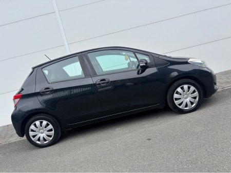 2012 Toyota Yaris - thumbnail 9