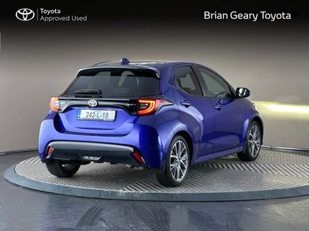2024 Toyota Yaris PLATINUM Sunroof €28,950