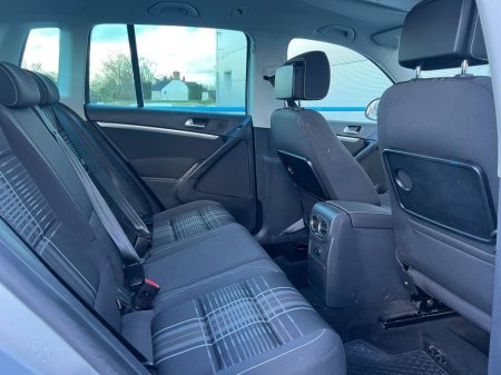 2015 Volkswagen Tiguan LOUNGE EDITION 1.2 TSI // FULL SERVICE HISTORY // 18" ALLOYS // REVERSE CAMERA €15,950 thumbnail