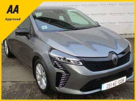 2025 Renault Clio EVOLUTION  WITH ONLY 6105KMS HIGH SPEC WITH SAT NAV AND REAR PARKING SENSORS FULLY SERVICED AND READY TO GO €25,950 thumbnail