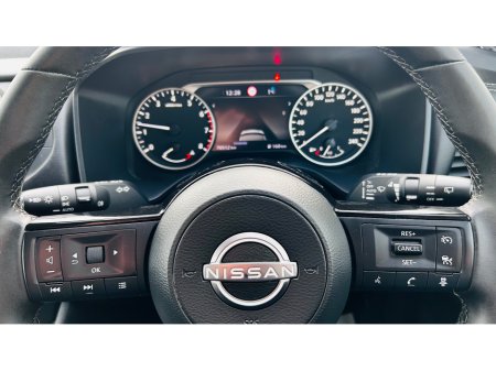 2024 Nissan Qashqai FULL LEATHER HEATED SEATS & PANORAMIC ROOF €27,995 thumbnail