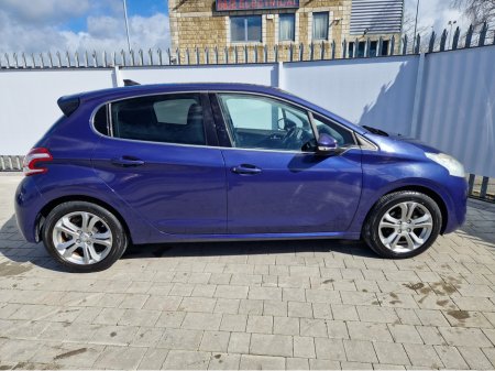 2015 Peugeot 208 - thumbnail 11