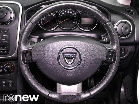 2015 Dacia Sandero 1.2 16V 75 SIGNATURE €8,900 thumbnail