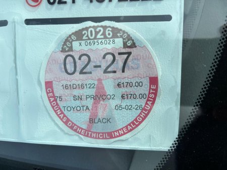 2016 Toyota Yaris - thumbnail 4