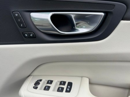 2023 Volvo XC60 BLONDE LEATHER PLUS BRIGHT T6 RECHARGE €45,995 thumbnail