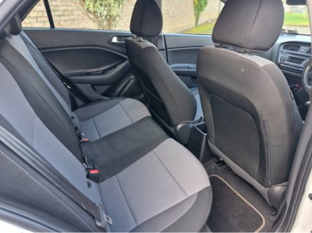 2017 Hyundai i20 - thumbnail 26