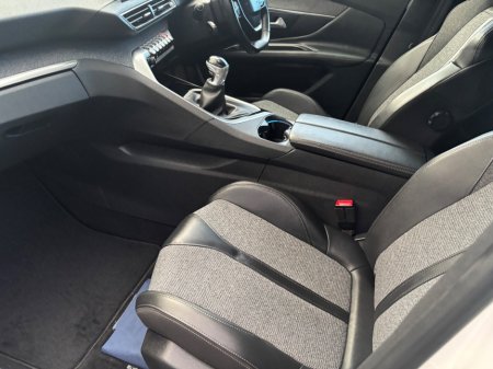 2019 Peugeot 3008 1.2 PureTech 130bhp Allure €18,950 thumbnail