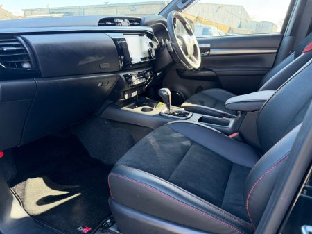 2023 Toyota Hilux - thumbnail 14