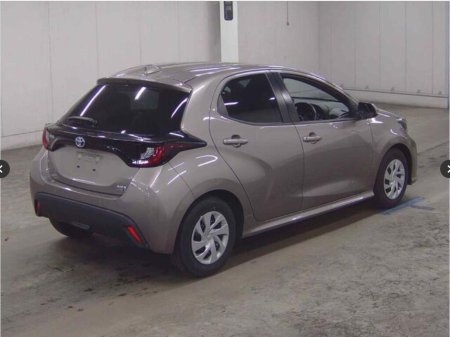 2021 Toyota Yaris - thumbnail 4