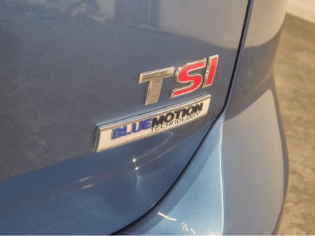 2016 Volkswagen Golf **HIGHLINE**ONLY 64000KMS**ALCANTARA SEATS*17" ALLOYS**BLIS**FOCAL INSIDE SPEAKERS*LANE ASSIST*KEYLESS ENTRY AND START**ADAPTIVE CRUISE CONTROL**DUAL ZONE CLIMATE**REVERSE CAMERA**BLUETOOTH STREAM €15,949 thumbnail