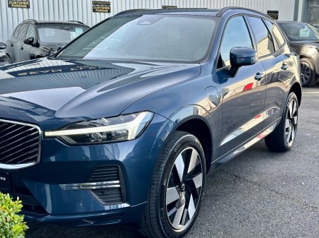 2025 Volvo XC60 - thumbnail 4