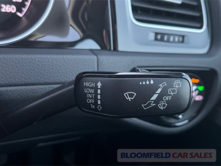 2017 Volkswagen Golf HIGHLINE , AUTO // LOW MILEAGE €17,950 thumbnail