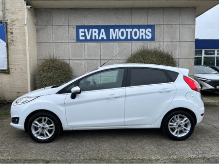 2016 Ford Fiesta - thumbnail 6