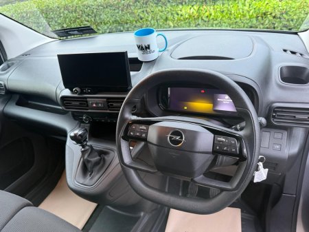 2024 Opel Combo SPORT L1H1-1.5 100PS D-6SP NO VAT! €23,450 thumbnail