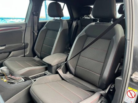 2020 Volkswagen T-Roc SPORT 2.0 TDI // APPLE CARPLAY/ANDROID AUTO // DUAL ZONE CLIMATE CONTROL // 18" ALLOYS €24,900 thumbnail