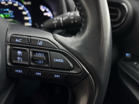 2023 Toyota Yaris Cross HYBRID LUNA SPORT €27,950 thumbnail