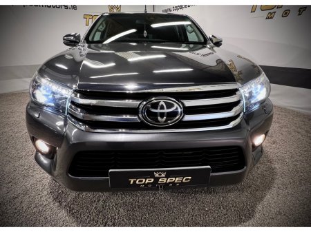 2019 Toyota Hilux INVINCIBLE D-4D 4WD €28,400