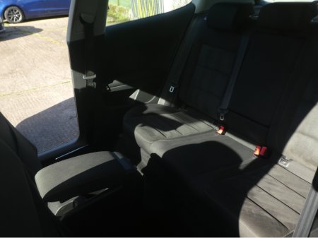 2010 Volkswagen Golf - thumbnail 12