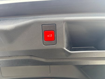 2025 Peugeot 5008 - thumbnail 8