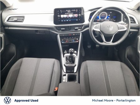 2025 Volkswagen T-Roc - view 2