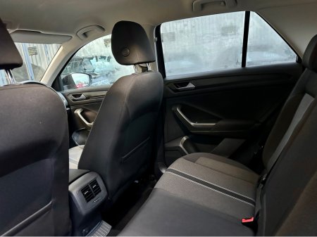 2019 Volkswagen T-Roc 1.0 TSI DESIGN 115PS €18,500 thumbnail