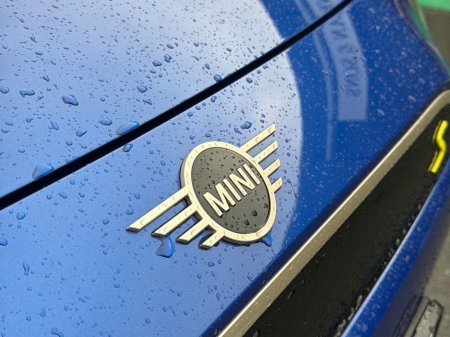 2025 MINI Hatch Cooper SE €32,950 thumbnail