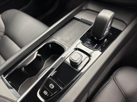 2022 Volvo XC60 - thumbnail 16