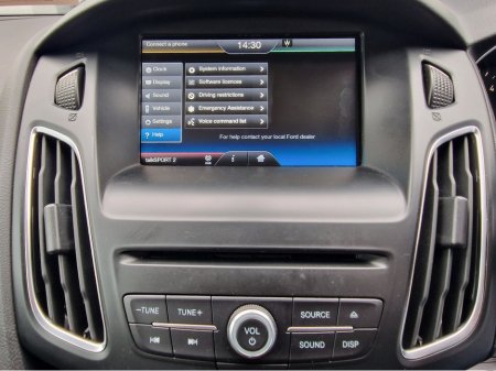 2015 Ford Focus - thumbnail 16