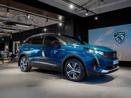 2023 Peugeot 3008 FL Allure 1.5 HDI 130 6.4 4DR €34,995 thumbnail