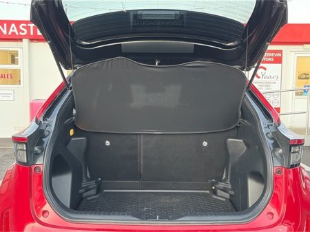 2023 Toyota Yaris Cross CROSS LUNA SPORT €28,888 thumbnail