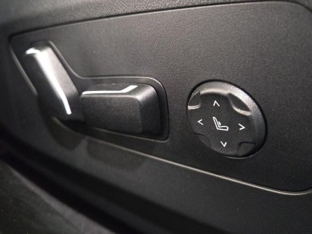 2025 BMW 5 Series - thumbnail 28