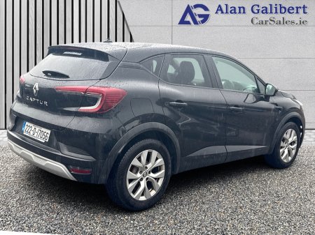 2022 Renault Captur ICONIC EDITION  TCE € €16,995 thumbnail