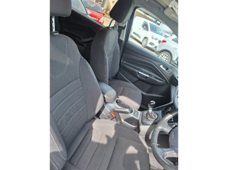 2016 Ford Kuga - thumbnail 10